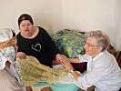Annemarie Kury mit Frau Mexla und ihrer Tochter. (Bild öffnet sich in einem neuen Fenster)