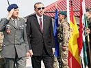 Der türkische Ministerpräsident Erdogan, r., und Generalmajor Bair. (Bild öffnet sich in einem neuen Fenster)