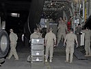 Wir entladen unsere C-130 "Hercules". (Bild öffnet sich in einem neuen Fenster)