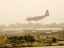 Die C-130 "Hercules" im Landeanflug auf N´Djamena. (Bild öffnet sich in einem neuen Fenster)