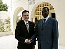 Darabos mit seinem tschadischen Amtskollegen Nassour. (Bild öffnet sich in einem neuen Fenster)