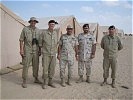 ein gemeinsames Gruppenfoto mit Soldaten der VAE. (Bild öffnet sich in einem neuen Fenster)