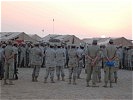 Die Soldaten versammeln sich im Camp. (Bild öffnet sich in einem neuen Fenster)