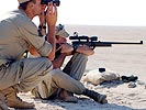 Der Scharfschützentrupp der Österreicher testet seine Waffen auf 800 Meter. (Bild öffnet sich in einem neuen Fenster)