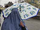 Viele Frauen tragen nach wie vor die Burka. (Bild öffnet sich in einem neuen Fenster)