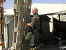 Auch im Camp kann Vizeleutnant Striednig seinem Hobby Klettern nachgehen. (Bild öffnet sich in einem neuen Fenster)