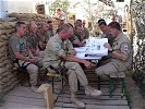 Das tägliche Morgen-Briefing im Camp Kunduz. (Bild öffnet sich in einem neuen Fenster)