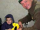 Oberstleutnant Karl Nowak mit einem seiner Schützlinge. (Bild öffnet sich in einem neuen Fenster)