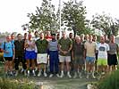 Gruppenfoto der beiden Mannschaften. (Bild öffnet sich in einem neuen Fenster)