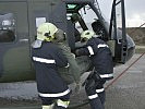 Die Campfeuerwehr rettet die Besatzung. (Bild öffnet sich in einem neuen Fenster)