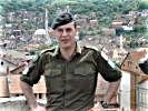 Oberst Christian Platzer bei der Lageeinweisung in Prizren. (Bild öffnet sich in einem neuen Fenster)