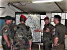 Lagevortrag an der Einsatzkarte der deutschen Kompanie der Task Force. (Bild öffnet sich in einem neuen Fenster)