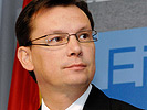 Verteidigungsminister Darabos ist stolz auf seine Soldaten. (Bild öffnet sich in einem neuen Fenster)