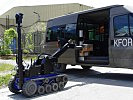 Ein EOD-Roboter bei einer simulierten Sprengmittel-Beseitigung. (Bild öffnet sich in einem neuen Fenster)
