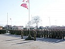 Die KFOR-Soldaten bei der letzten Flaggenparade im Camp Casablanca. (Bild öffnet sich in einem neuen Fenster)