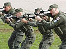 Soldaten beim Training mit dem Sturmgewehr 77. (Bild öffnet sich in einem neuen Fenster)