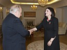 Neugebauer und die Präsidentin des Kosovo, Atifete Jahjaga. (Bild öffnet sich in einem neuen Fenster)