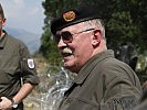 Edmund Entacher am "Gate 1" in Kosovos Norden. (Bild öffnet sich in einem neuen Fenster)
