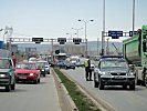 Verkehrsregelung in Pristina zählt ebenfalls zu den Aufgaben. (Bild öffnet sich in einem neuen Fenster)