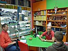 In Skopje wird Werkzeug und Zubehör beschafft. (Bild öffnet sich in einem neuen Fenster)