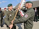 Die Verantwortung wird mit der Insignie symbolisch übergeben. (Bild öffnet sich in einem neuen Fenster)