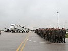 Ankunft der 2. Infanteriekompanie am Flughafen in Pristina. (Bild öffnet sich in einem neuen Fenster)