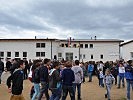 Das neue Schulgebäude bietet den Kindern mehr Platz. (Bild öffnet sich in einem neuen Fenster)