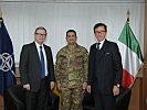 Beim KFOR-Kommandanten: Kopf, Generalmajor Figliuolo, Brieger. (Bild öffnet sich in einem neuen Fenster)