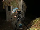 Mit High-Tech-Ausrüstung überwachen die Soldaten die Umgebung des Klosters. (Bild öffnet sich in einem neuen Fenster)