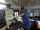 Der Waffenmeister, ein Spezialist am Werk. (Bild öffnet sich in einem neuen Fenster)