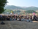 Gruppenfoto der Soldaten, im Hintergrund die Wallfahrtskirche. (Bild öffnet sich in einem neuen Fenster)