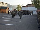 Vorne, v.r.: Brigadier Waldner und Brigadier Stocker mit den Soldaten. (Bild öffnet sich in einem neuen Fenster)