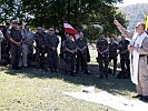 Militärdekan Martin Steiner bei der Segnung der Soldaten. (Bild öffnet sich in einem neuen Fenster)