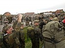 Um 09.30 Uhr starteten die Soldaten vom Camp "Novo Selo". (Bild öffnet sich in einem neuen Fenster)