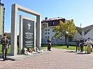 Die Ehrenwache vor dem Denkmal am k.und k.-Friedhof. (Bild öffnet sich in einem neuen Fenster)