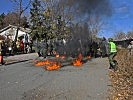 Übung: Ein Brandanschlag auf österreichische Soldaten. (Bild öffnet sich in einem neuen Fenster)