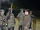 Die Soldaten präsentieren ihre Ausrüstung. (Bild öffnet sich in einem neuen Fenster)