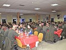 Weihnachtsessen im Camp Film City in Pristina. (Bild öffnet sich in einem neuen Fenster)