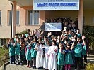 Die österreichischen Soldaten mit den betreuten Kindern. (Bild öffnet sich in einem neuen Fenster)
