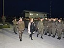 Oberst des Generalstabsdienstes Rudolf Zauner beim Abschreiten der Front. (Bild öffnet sich in einem neuen Fenster)