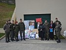 Die Waren werden an das SOS-Kinderdorf übergeben. (Bild öffnet sich in einem neuen Fenster)