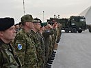 Nationale und internationale Soldaten sind angetreten. (Bild öffnet sich in einem neuen Fenster)