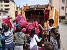 Orahovac: Der eingesammelte Müll wird abtransportiert. (Bild öffnet sich in einem neuen Fenster)