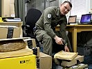 Jedes einzelne Poststück wird elektronisch registriert. (Bild öffnet sich in einem neuen Fenster)