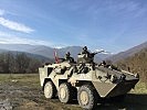 Mit dem Radpanzer "Pandur" auf Patrouille. (Bild öffnet sich in einem neuen Fenster)