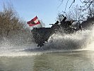 Dank der Fahrzeuge sind die Soldaten in jedem Gelände einsatzbereit. (Bild öffnet sich in einem neuen Fenster)