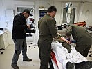 Dreharbeiten in der Krankenstation. (Bild öffnet sich in einem neuen Fenster)