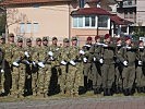 Ungarische und österreichische Soldaten stellen den Ehrenzug. (Bild öffnet sich in einem neuen Fenster)