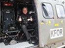 Sehr zufrieden: Landeshauptmann Kaiser im Hubschrauber. (Bild öffnet sich in einem neuen Fenster)