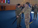 Annahme der NATO-Insignie durch Brigadier Reinhard Ruckenstuhl. (Bild öffnet sich in einem neuen Fenster)